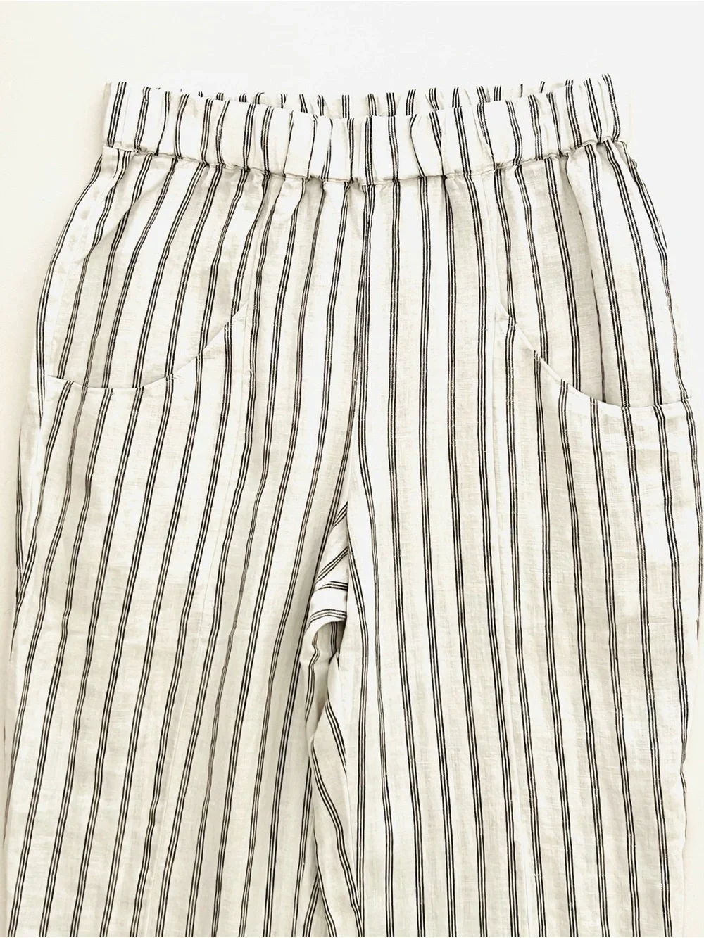 NWT Quince European Linen Tapered Ankle Pants in Oatmeal/Black Pinstripe Size: S